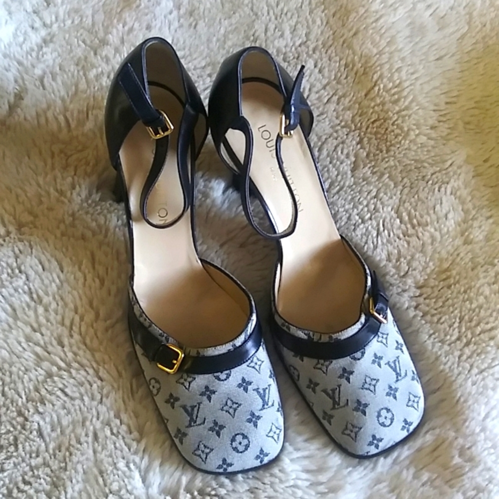 Louis Vuitton Authentic Josephine Pumps